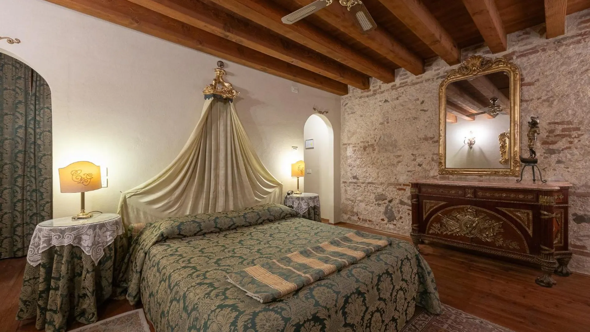 Locanda La Corte Dei Galli Carre 0*,  Italia